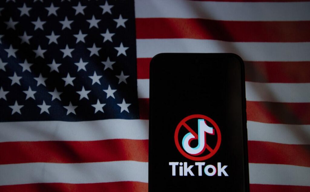 Изображение компании Perplexity и  TikTok
