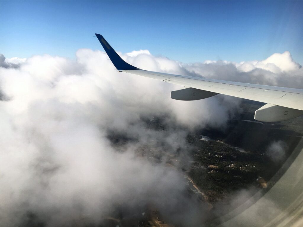 Image of an airplane wing