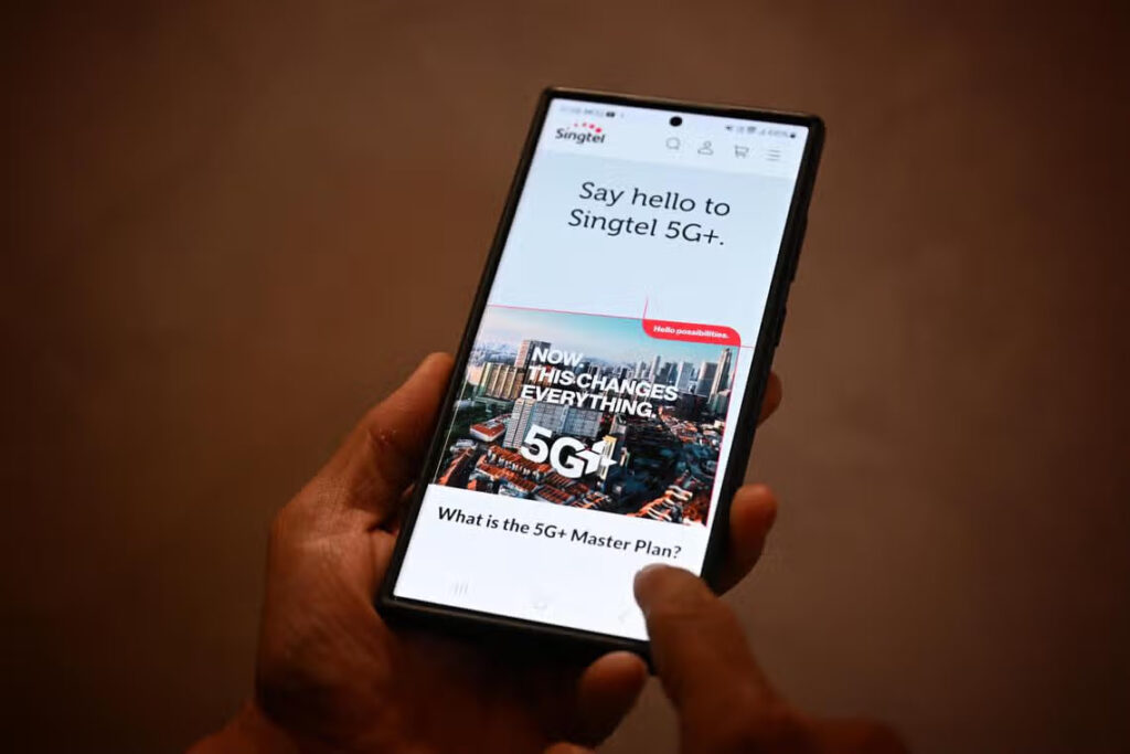 Mobile phone image with news