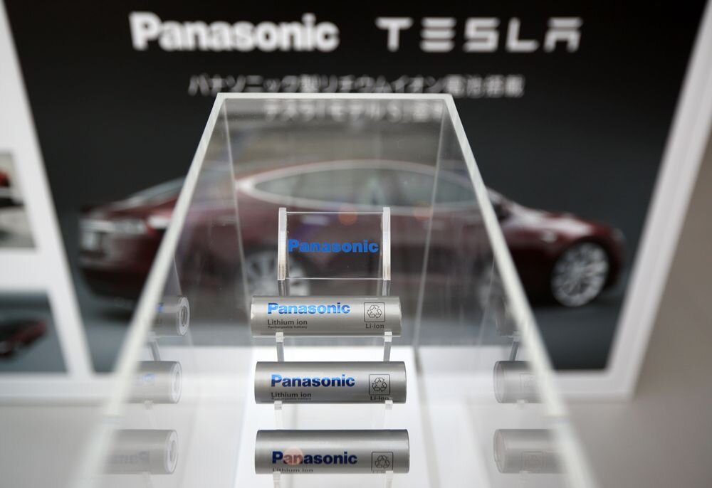 Image of Tesla and the battery